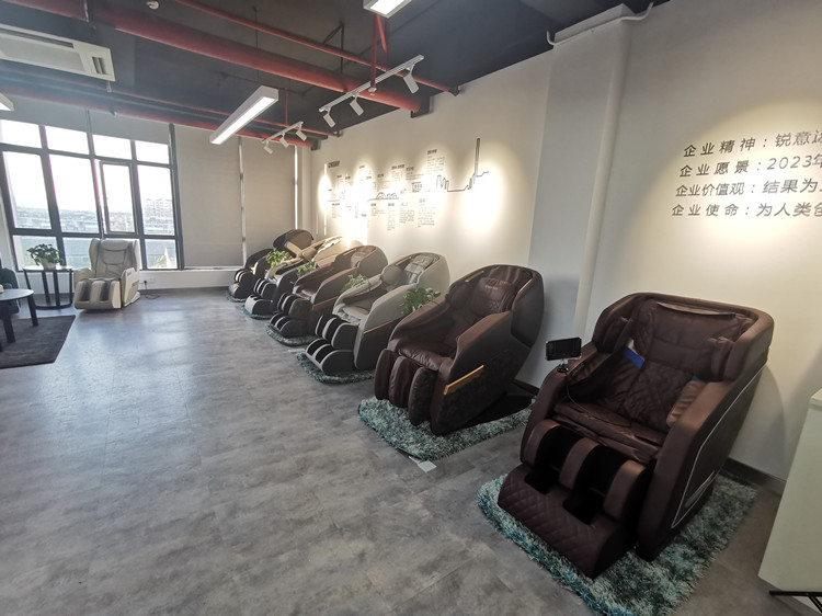 一眾按摩椅等待您前來體驗(yàn)